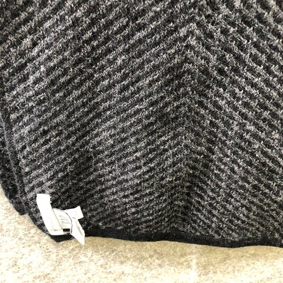 Gap 100% Merino Wool Scarf Mens Gray Striped Gray Black Rectangle Winter - Picture 4 of 7